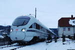 Heute fuhr 605 017 durchs Erzgebirge....
Hier beschleunigt der 605 017 aus dem Örtchen Markersbach hinaus.