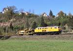 218 304 (Bahnbau Gruppe)ist am 22.04.20 bei Kahla zu sehen.