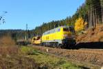 218 391-1 DB Bahnbau Gruppe auf der Frankenwaldrampe bei Steinbach am 03.11.2015.