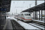 Am 18. Januar 2024 unternahm der ICE-S, der Versuchs- und Messzug der Deutschen Bahn, Oberleitungsmessfahrten auf der Schnellfahrstrecke von Würzburg nach Frankfurt am Main. Im Abschnitt Würzburg nach Lohr Bahnhof fuhr der mit spezieller Messtechnik für Oberleitung und Fahrweg ausgestattete Zug die Strecke über die Nantenbacher Kurve als Messfahrten ST-A 94384 und STA-A 94385 ab. Anschließend ging die Reise des speziellen Mess-ICE weiter nach Nürnberg. Hier wartet der Zug mit dem Triebkopf 93 80 5 410 102-8 D-DB im Würzburger Hbf auf die Abfahrt nach Lohr Bahnhof.