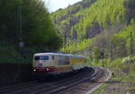 Am Mittag des 17. April 2014 fuhr 103 222 mit einem Messzug über die Pfälzische Ludwigsbahn und konnte in Frankenstein (Pfalz) festgehalten werden. 
Leider passte es in der Frühlingssonne nicht gut mit dem Licht und der Zug befindet sicgh schon im Schatten des Schlossberges, aber eine 103 vor einem Messzug ist es trotzdem wert gezeigt zu werden :-)