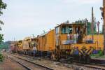 Schnellumbauzug von Plasser & Theurer abgestellt auf dem ehm. Süd-Bahnhof in Neustrelitz. - 30.05.2013