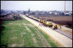 Blick auf die neue Trasse nach Berlin bei Oebisfelde mit Umbauzug Mark Brandenburg am 24.10.1995.