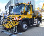 Die Fa. G. Zwiehoff GmbH, der Spezialist für Zweiwegeaufbauten/-umbauten hier mit einem MB UNIMOG U 423 (99 80 9907 128-9) auf der InnoTrans 2022 Berlin, 22.09.22