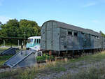 Mitte August 2021 war am Heringsdorfer Bahnhof dieser Gerätewagen (40 50 945 0322 5) zu sehen.