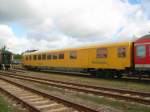 Dieser Messwagen stand am 30.08.08 im Gleisfeld des SFW Delitzsch. Dem usseren Anschein nach handelt es sich dabei um einen ehemaligen Speisewagen der DB.