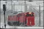 MEG 314 wartet mit dem Meiningen-Pflug aus Angermünde am 11.01.2010 bei dichtem Schneetreiben auf Einfahrt in den Hbf Stralsund.