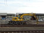 Spitzke Gleisbau Liebherr 922 Rail am 14.03.17 beim Arbeiten in Gelnhausen Bhf vom Bahnsteig aus fototgrafiert