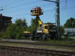 Whrend der Umbauarbeiten in Lietzow war Dieses Zweiwegefahrzeugen mit dem Arbeiten an der Fahrleitung beschftigt.Aufnahme vom 04.Juni 2010.