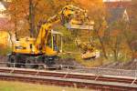 1604 ZW Atlas Zweiwegebagger bei der Arbeit im Bahnhof Hochstadt/ Marktzeuln am 05.11.2011.