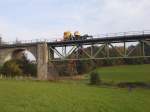 Ein ungewöhnliches Fahrzeug war am 13.10.2015 auf der Scherler Brücke bei Meinerzhagen (Strecke 2815 Meinerzhagen - Krummenerl) zu sehen.