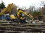 Liebherr Litronic 900 Zweiwegebagger am 14.11.15 in Mannheim Friedrichsfeld Bhf