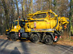 Völker Bauunternehmen Mercedes Benz Zweiwege Unimog U400 mit Tank für Abwasser am 10.12.16 in Hanau Wilhemsbad