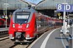 Rhein-Sieg-Express wartet auf Grün im Aachener Hbf (24.