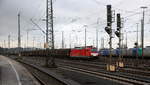 186 172-3  Ian  DB-Schenker steht in Aachen-West mit einem Güterzug aus Neuss(D) nach  Calais(F).