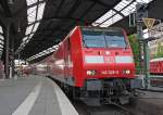 146 028-6 mit der RE1 (10133) nach Hamm pnktlich zur Abfahrt bereit in Aachen Hbf, 25.4.10