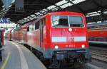 Die RE 4869 nach Siegen mit BR 111 150 wartet hier in Aachen Hbf am 21, 08 2010.