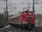 362 582-9 mit einem Verstrkerzug aus Aachen Rothe-Erde in den Abstellbahnhof, am Zugschluss lief die 111 112 mit, 12.12.10