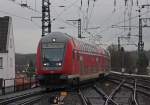 RE10116 aus Paderborn kam gebildet aus Wagen des DB Werks Mnster in Aachen Hbf an, 12.12.10