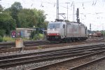 185 580-8 von Crossrail rangiert in Aachen-West bei Wolken.