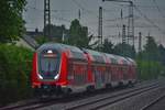 Während eines starken Regenschauers kamen 445 039 und 445 005 als Testfahrt von Aachen nach Hamm durch Angermund gefahren.