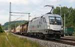 ES 64 U2-102 (182 602-3) mit dem Bertschizug durch Bad Kösen in Richtung Naumburg am 19.06.14