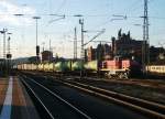 294 590 zieht am 16.August 2013 eine lange bergabe in den Bahnhof Bamberg.