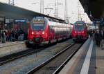 Der spätnachmittagliche Feierabendverkehr aus Schülern, Studenten und anderen Pendlern am 05.11.2013 in Bamberg bewältigt durch 442 770 und 442 776 am 05.11.2013