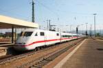Einfahrt am 30.09.2015 von 401 575-6 als ICE 70 (Basel SBB - Hamburg Altona) in den Badischen Bahnhof von Basel auf Gleis 4 gen Norden.