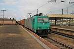 Am 21.10.2015 fuhr Alpha Trains/Crossrail 185 576-6 mit einem Containerzug aus Antwerpen/Aachen West über Gleis 3 durch Basel Bad Bf in Richtung Rangierbahnhof Muttenz.