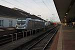 Durchfahrt am Nachmittag des 10.11.2015 von Railpool/BLS Cargo 187 006-2 über Gleis 1 mit einem Containerzug durch den Badischen Bahnhof von Basel in Richtung Rangierbahnhof Muttenz.