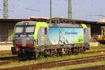 BLS Cargo Siemens Vectron 475 415-6 am 11.07.23 in Basel Bad vom Bahnsteig aus fotografiert