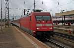 Einfahrt am 02.05.2014 von 101 028-9 mit dem CNL 473 (Kopenhagen CS - Basel SBB) in den Badischen Bahnhof von Basel.