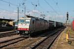 Am 04.10.2014 fuhr Crossrail E 186 903 mit einem T.T.S.-Containerzug durch den Badischen Bahnhof von Basel in Richtung Muttenz.