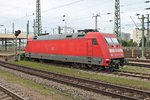 Nach ihrem Einsatz vor dem EC 9 von Hamburg bis Basel, stand 101 104-8 am 22.06.2015 südlich vom Bahnsteig 4/5 in Basel Bad Bf abgestellt.