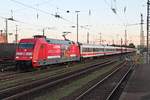 Einfahrt am Morgen des 31.07.2015 von 101 080-0  Luzern erlebnisreiCH  mit dem IC 61419 (Duisburg Hbf - Basel SBB)/CNL 40419 (Amsterdam Centraal - Zürich HB)/CNL 479 (Hamburg-Altona - Zürich