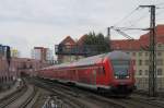 RE1 von Frankfurt/Odr nach Magdeburg Hbf fhrt hier gerade in den Bahnhof Berlin Friedrichstrae ein.