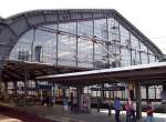 Berlin Friedrichstrae, Blick vom S-Bahnsteig auf Regionalbahnsteige (08.06.2010)