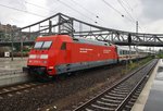 101 057-8 drückt am Nachmittag des 2.8.2016 den IC2255 von Berlin Südkreuz nach Ostseebad Binz aus Berlin Gesundbrunnen.