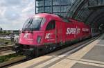 5 370 001 verlässt am 14.5.2017 mit dem EC45  Berlin-Warszawa-Express  nach Warszawa Wschodnia den Berliner Hauptbahnhof.