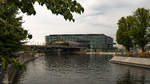 Blick auf den Hauptbahnhof Berlin von Osten / Alexanderufer.