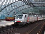 Akiem 189 456 vor dem D 302 Berlin-Padborg (Snalltaget) auf Gleis 13 im Berliner Hbf.