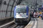 Urlaubsfotos aus Berlin: Der Warschauexpress, mit einer Polnischen PKP Lok, von Siemens (ES 64 U4) im Berliner Hauptbahnhof.