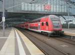 Hier ein RE2 von Berlin Ostbahnhof nach Rathenow, bei der Einfahrt am 18.6.2011 in Berlin Hbf.