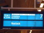 An Gleis 7 des Berliner Hauptbahnhofes ist RE aus Wittenberg eingefahren und wartet auf Abfahrtssignal in Richtung Rostock Hbf.