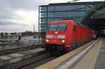 Hier 101 138-6 mit IC143 von Amsterdam Centraal nach Berlin Ostbahnhof, dieser Zug stand am 21.12.2013 in Berlin Hbf.