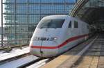 Hier 402 045-9 als ICE374 von Basel SBB nach Berlin Ostbahnhof, dieser Triebzug stand am 1.2.2014 in Berlin Hbf.