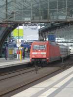 101 079-2 steht hier mit einem angekommenem IC aus Frankfurt(Main) Hbf am 03.09.2014 im Berliner Hbf.