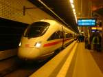 Mit 2 Stunden Versptung hat InterCityExpress 1510 aus Mnchen Hbf, den Berlner Hauptbahnhof erreicht.