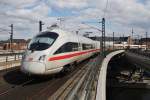 Hier 411 073-0  Halle(Saale)  als ICE2905 von Hamm(Westf.) nach Berlin Ostbahnhof, bei der Ausfahrt am 6.4.2015 aus Berlin Hbf.